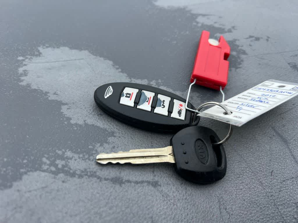 Thumbnail: 2012 Kia Sedona - 32