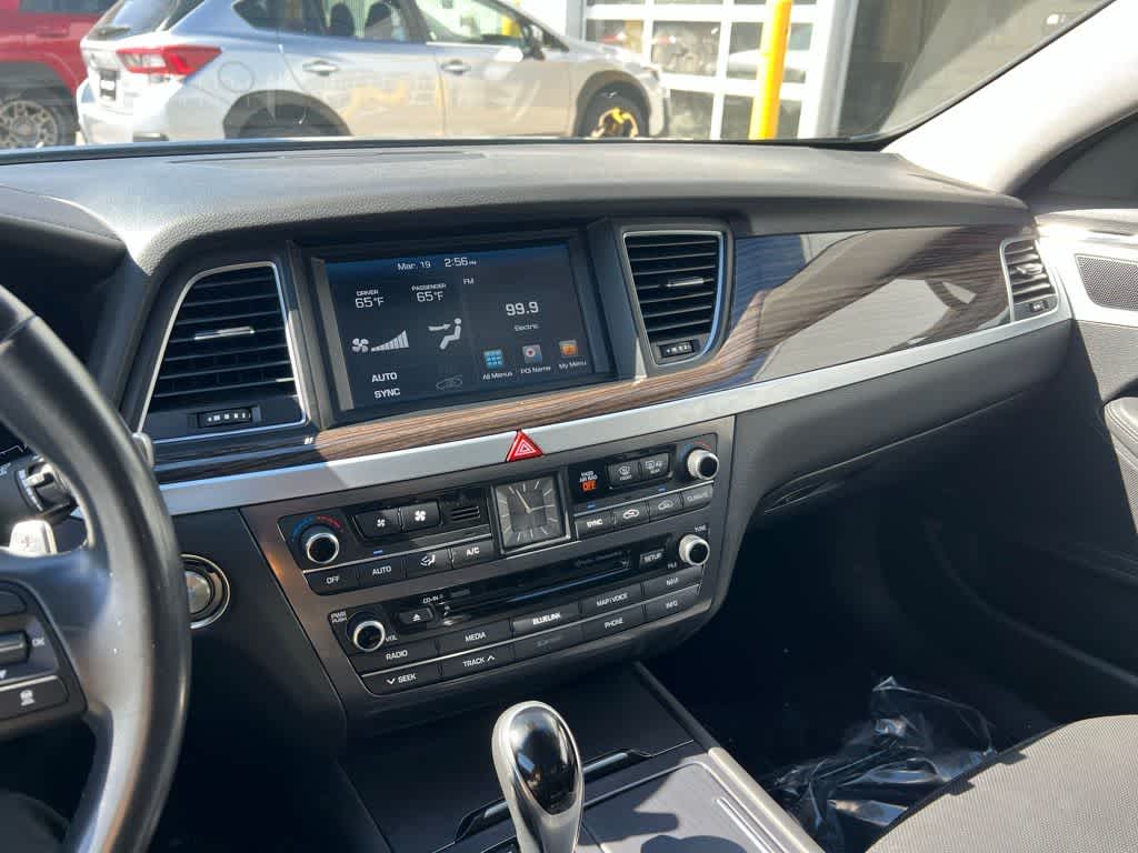 Thumbnail: 2015 Hyundai Genesis - 32