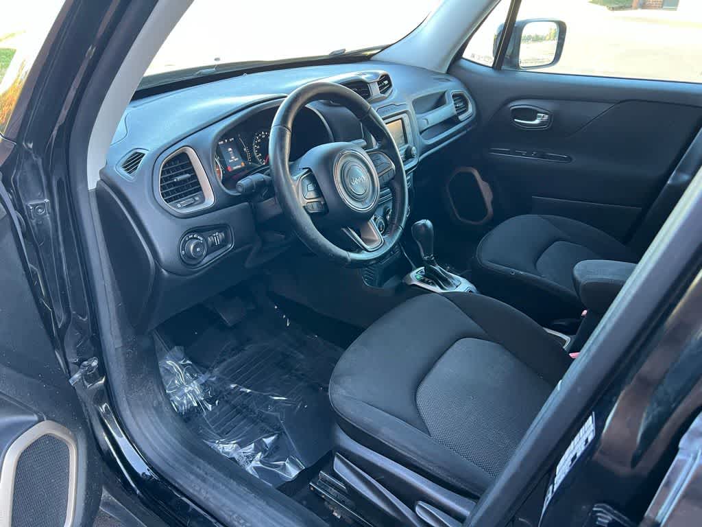 Thumbnail: 2015 Jeep Renegade - 11