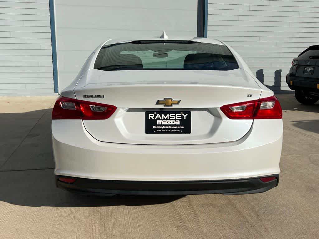 Thumbnail: 2017 Chevrolet Malibu - 5