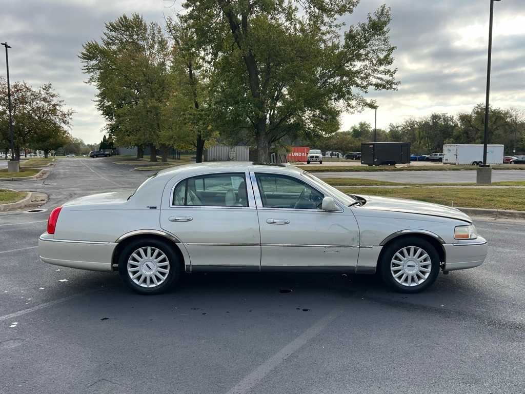 Thumbnail: 2005 Lincoln Town Car - 6