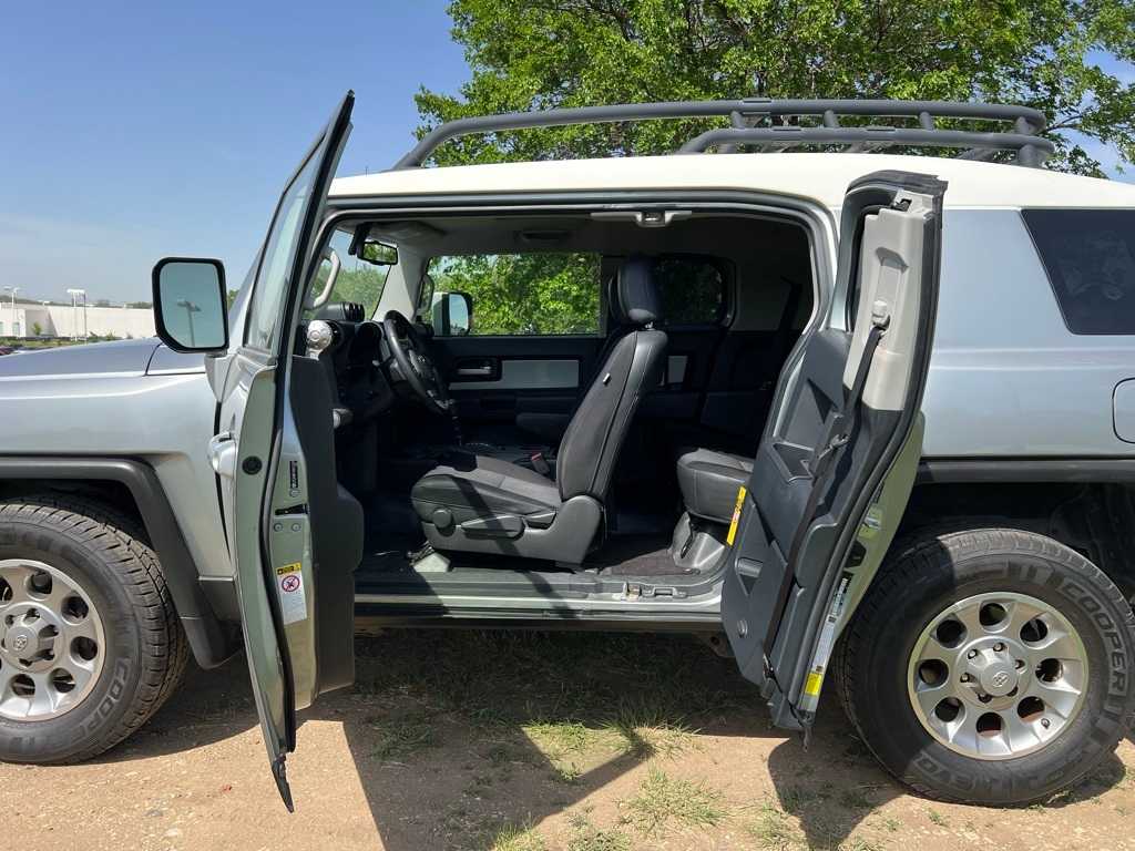 Thumbnail: 2012 Toyota FJ Cruiser - 11