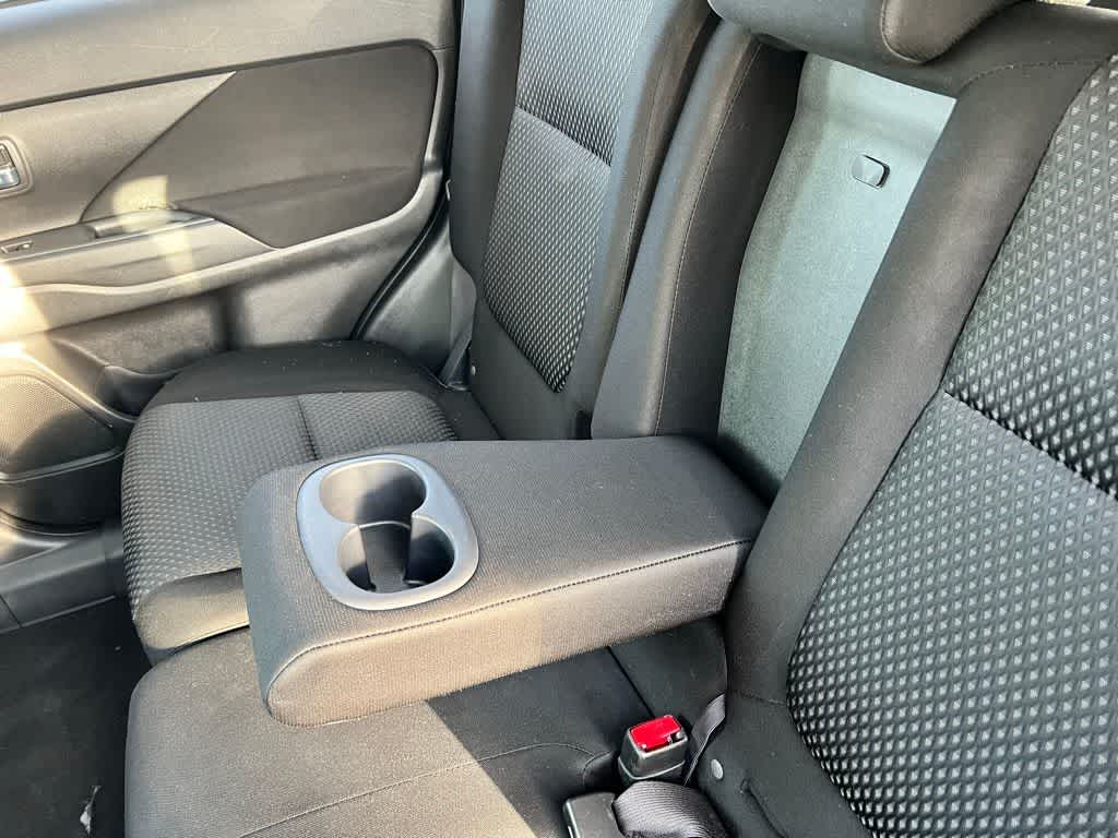 Thumbnail: 2018 Mitsubishi Outlander - 18