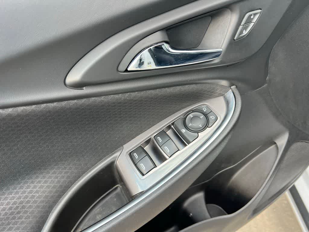 Thumbnail: 2017 Chevrolet Malibu - 11