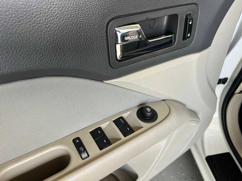 Thumbnail: 2012 Ford Fusion - 13