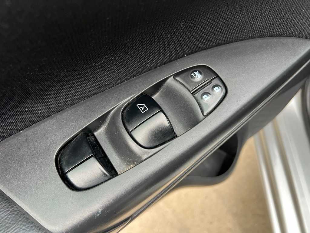 Thumbnail: 2017 Nissan Sentra - 16