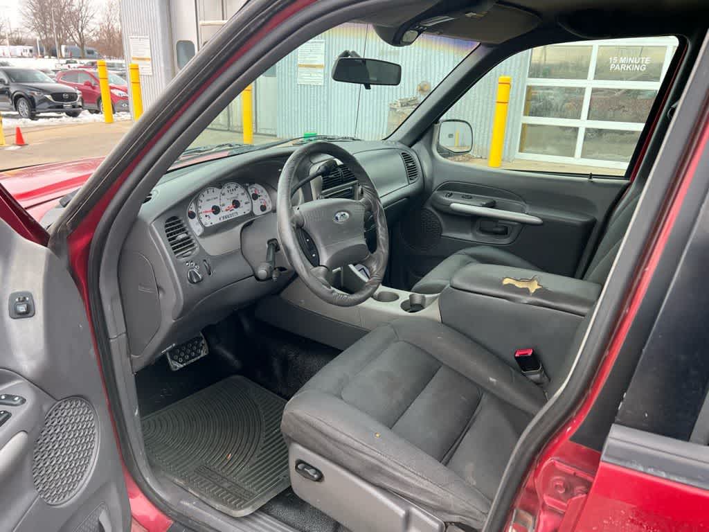 Thumbnail: 2001 Ford Explorer Sport Trac - 2