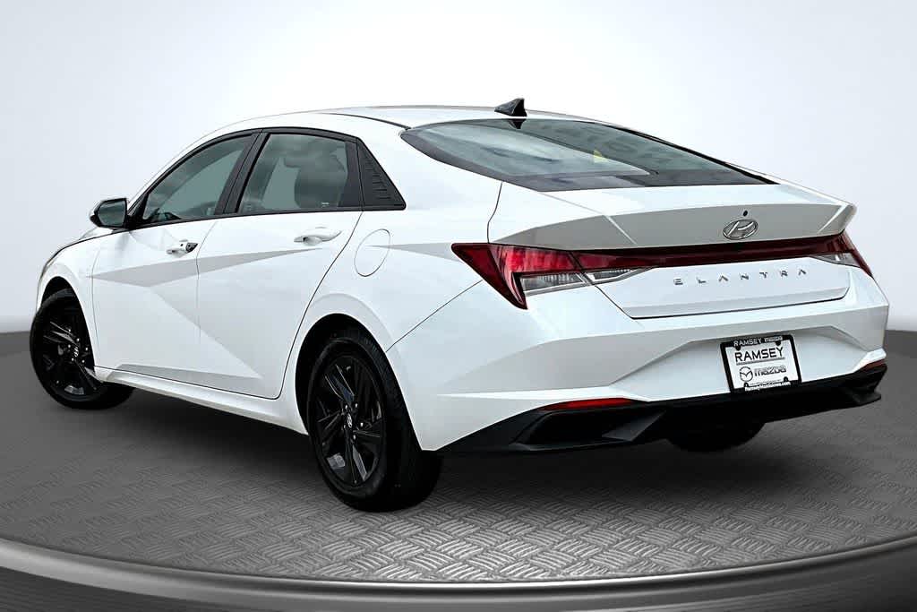 Thumbnail: 2022 Hyundai Elantra - 12