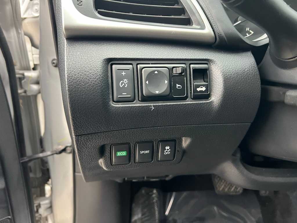 Thumbnail: 2017 Nissan Sentra - 17