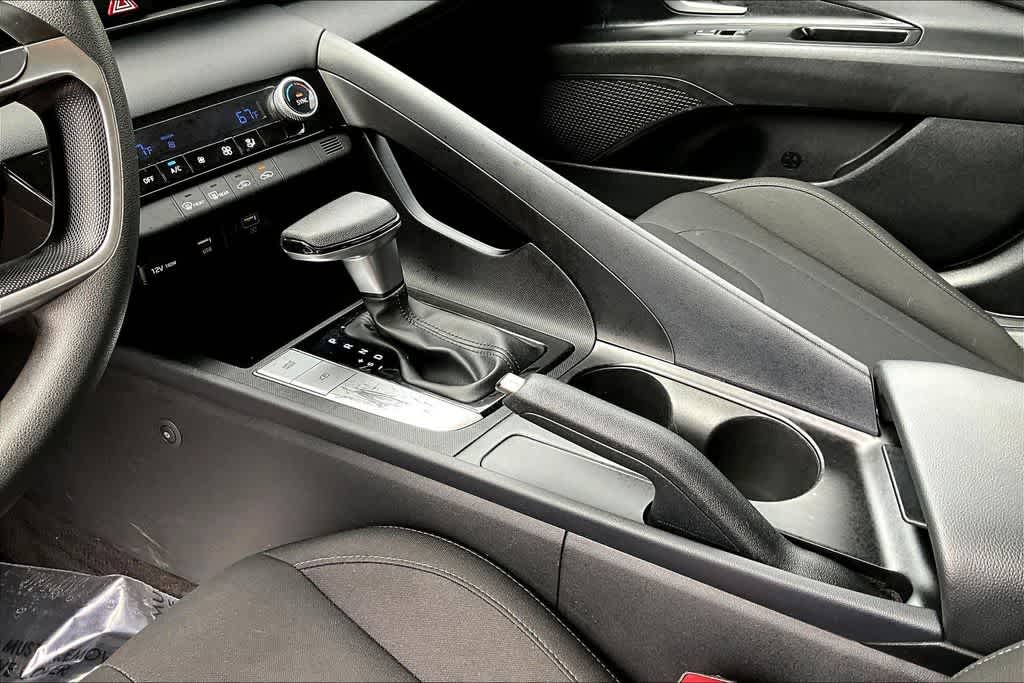 Thumbnail: 2022 Hyundai Elantra - 14