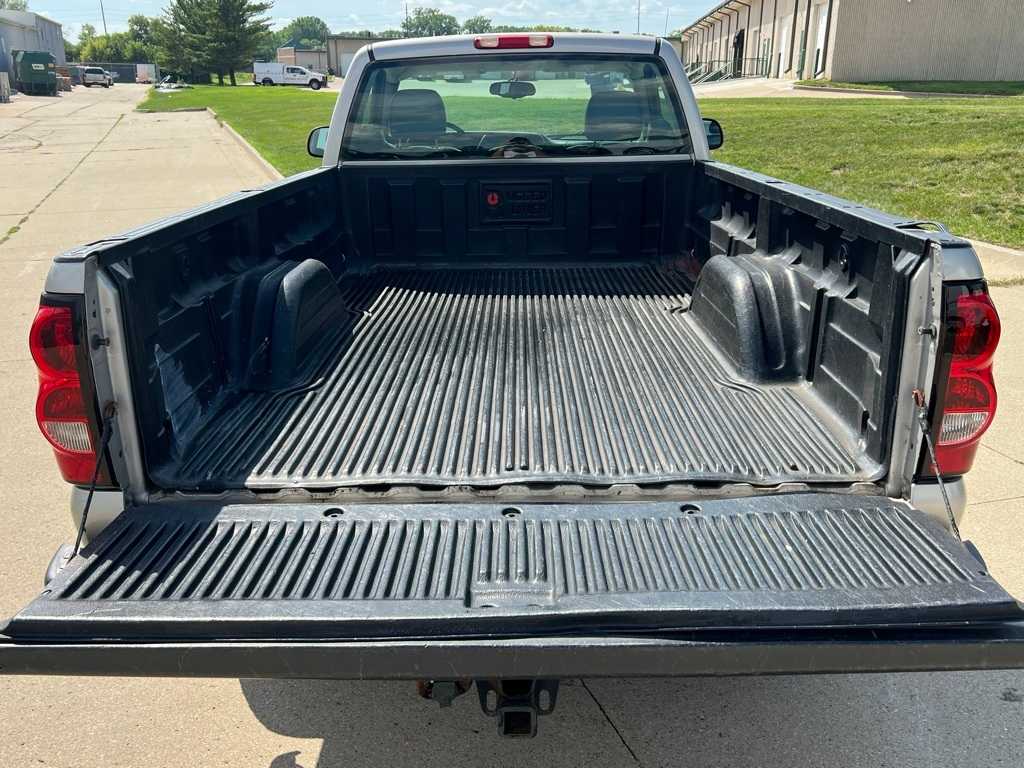 Thumbnail: 2004 Chevrolet Silverado 1500 - 17