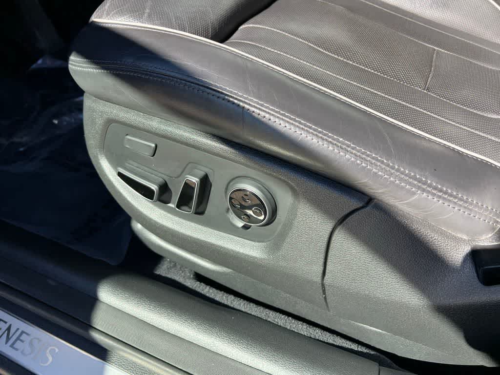 Thumbnail: 2015 Hyundai Genesis - 18