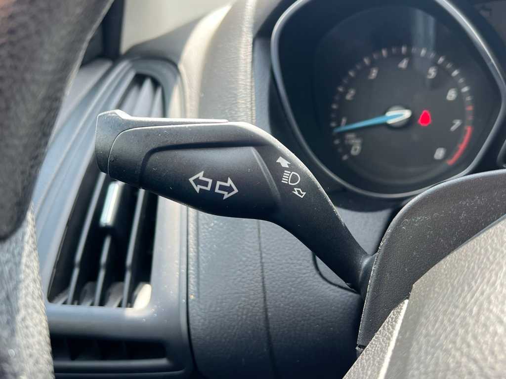 2014 Ford Focus SE 24