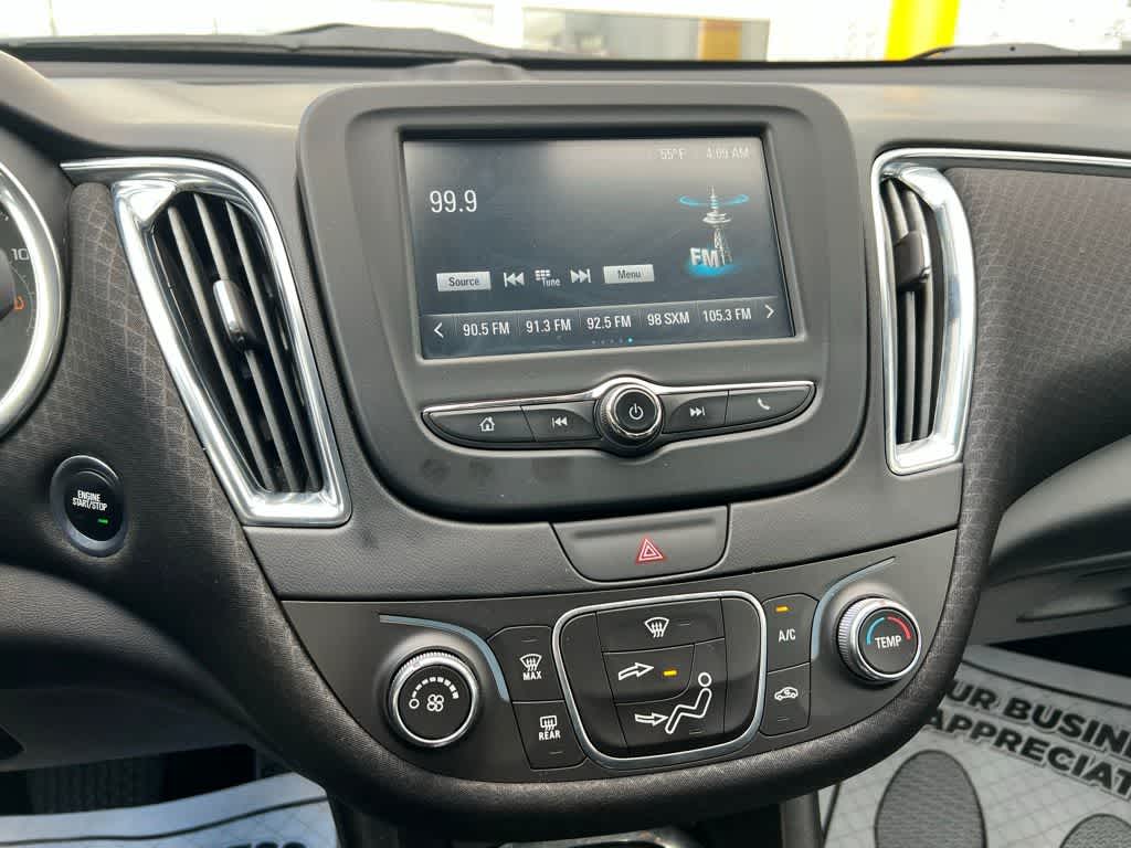 Thumbnail: 2017 Chevrolet Malibu - 21