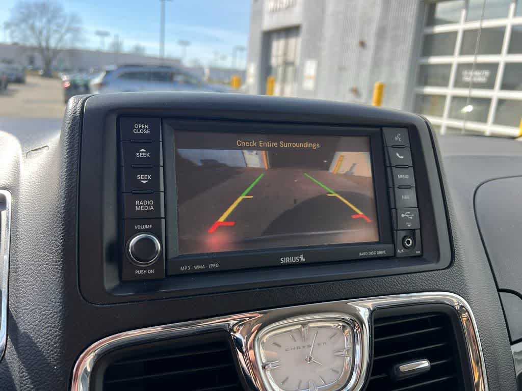 Thumbnail: 2012 Chrysler Town & Country - 35