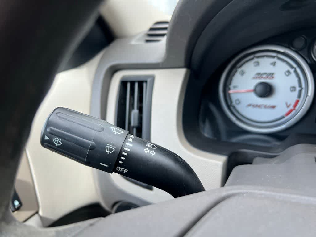 Thumbnail: 2010 Ford Focus - 28