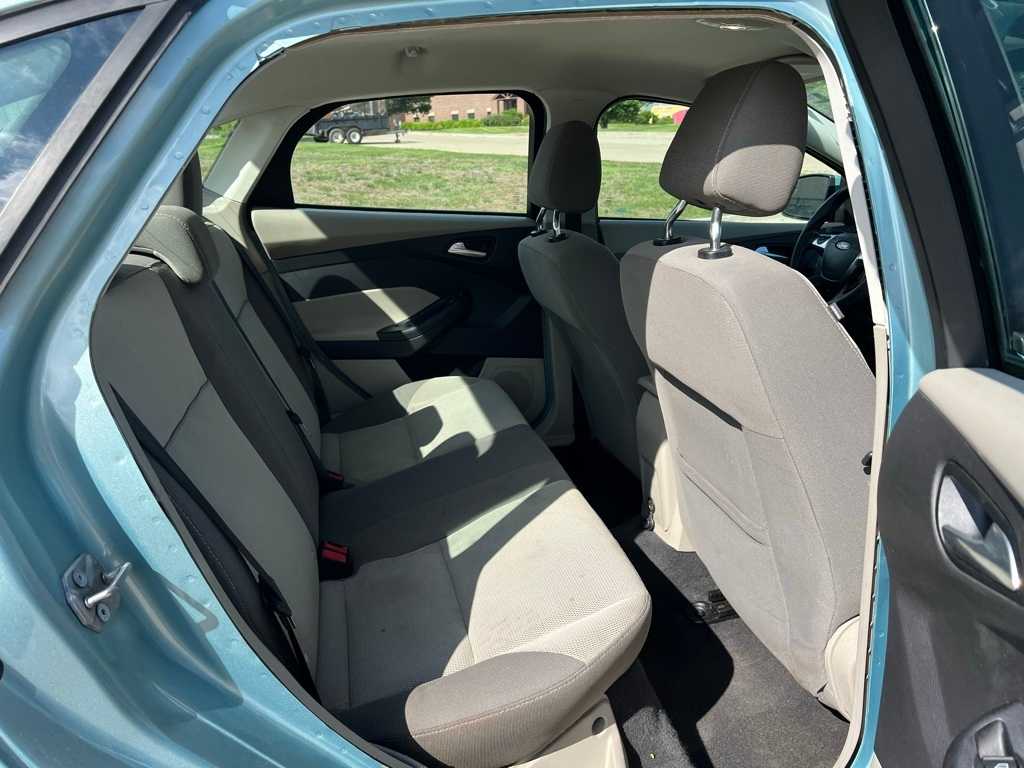 2012 Ford Focus SE 13