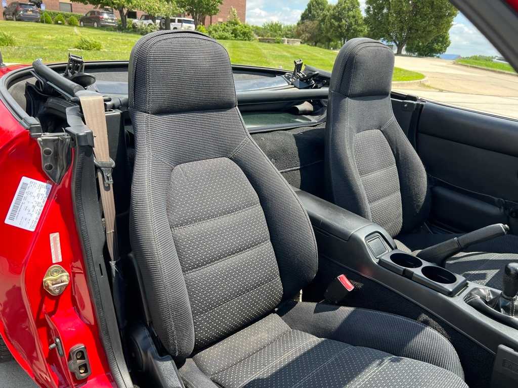 Thumbnail: 1995 Mazda MX-5 Miata - 21