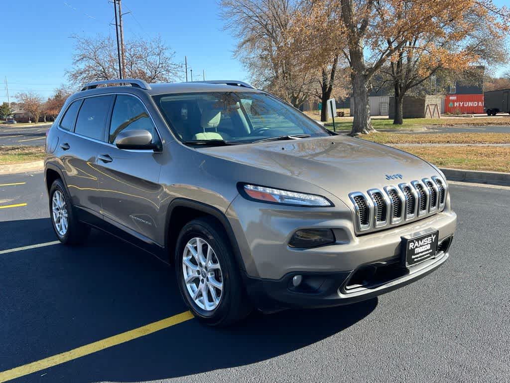 Thumbnail: 2016 Jeep Cherokee - 8