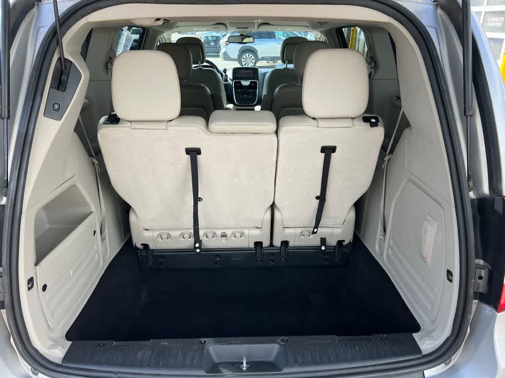 Thumbnail: 2012 Chrysler Town & Country - 29