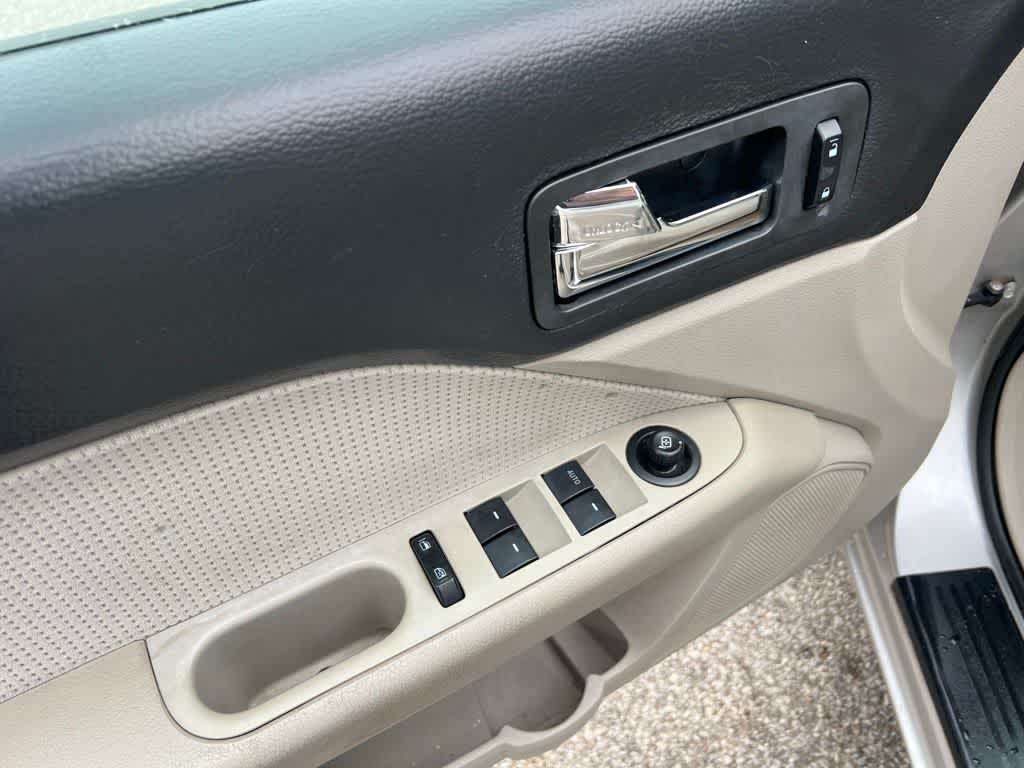 Thumbnail: 2008 Ford Fusion - 16