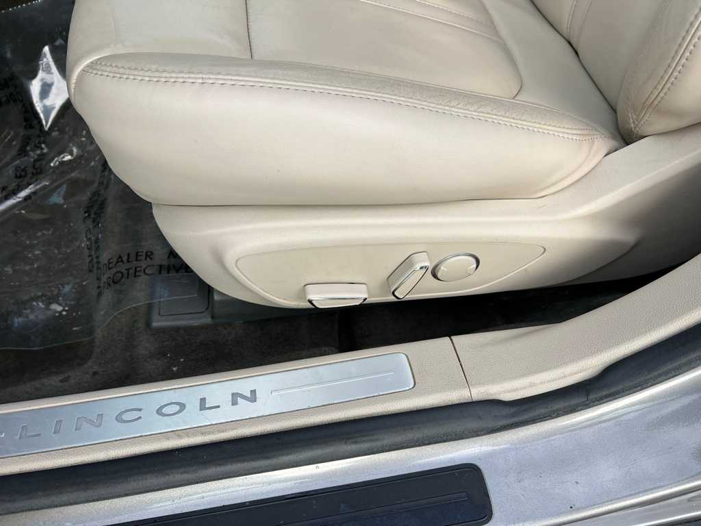 Thumbnail: 2016 Lincoln MKZ - 15