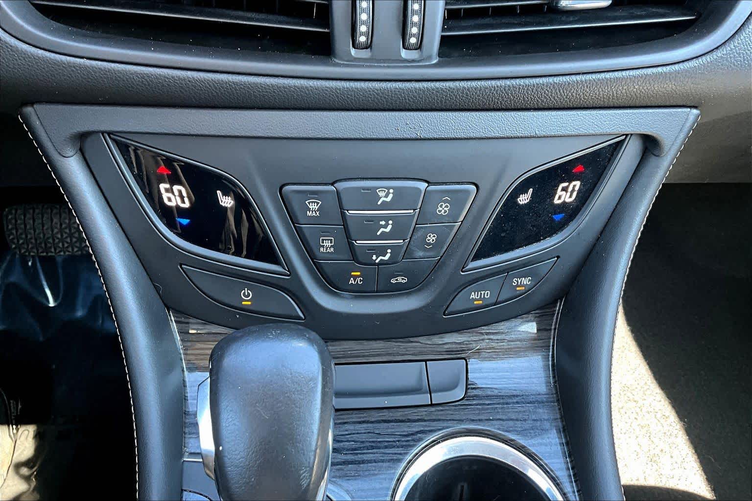 Thumbnail: 2017 Buick Envision - 24