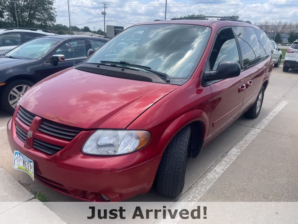 2005 Dodge Grand Caravan SXT Hero Image