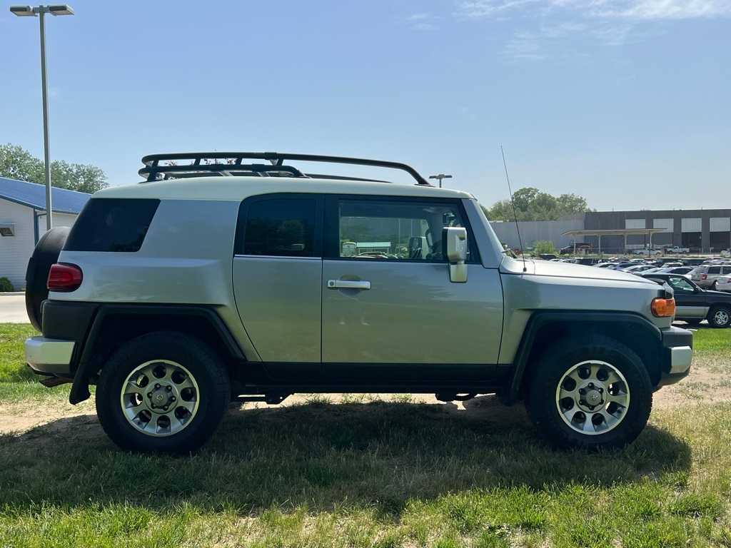 Thumbnail: 2012 Toyota FJ Cruiser - 6