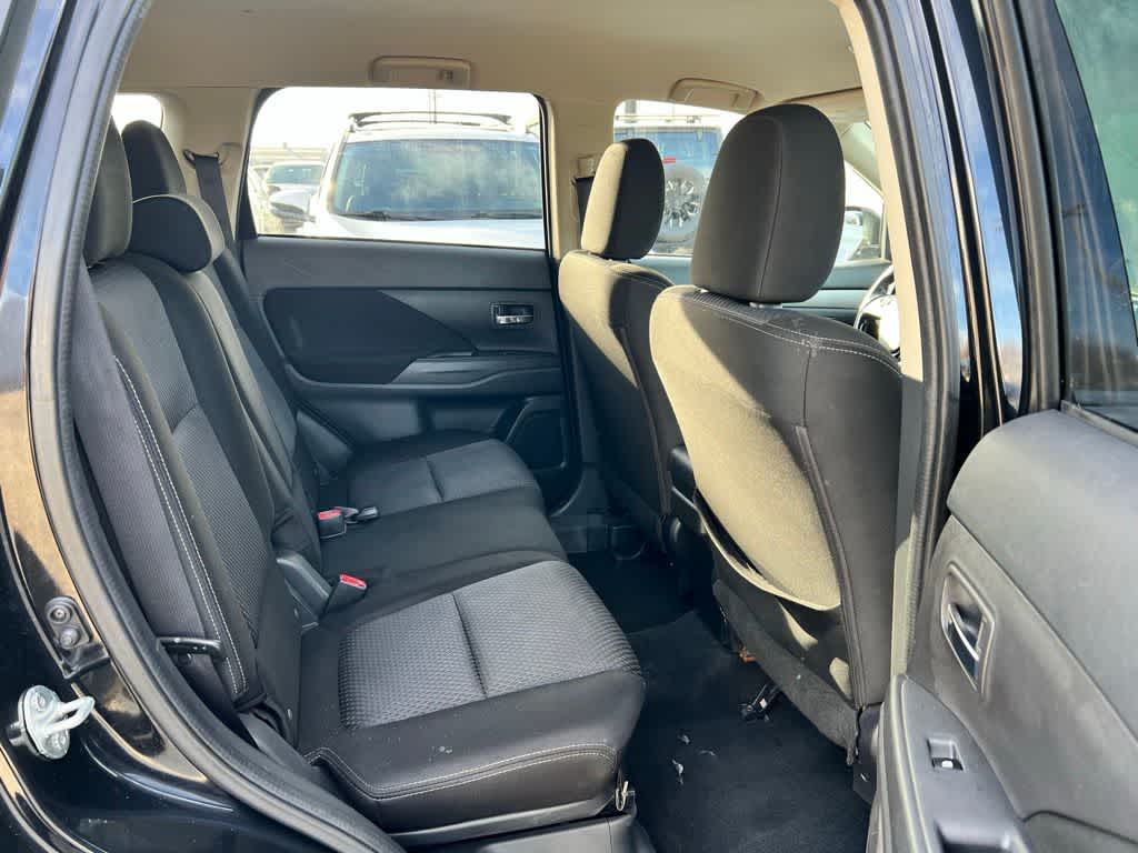 Thumbnail: 2018 Mitsubishi Outlander - 19