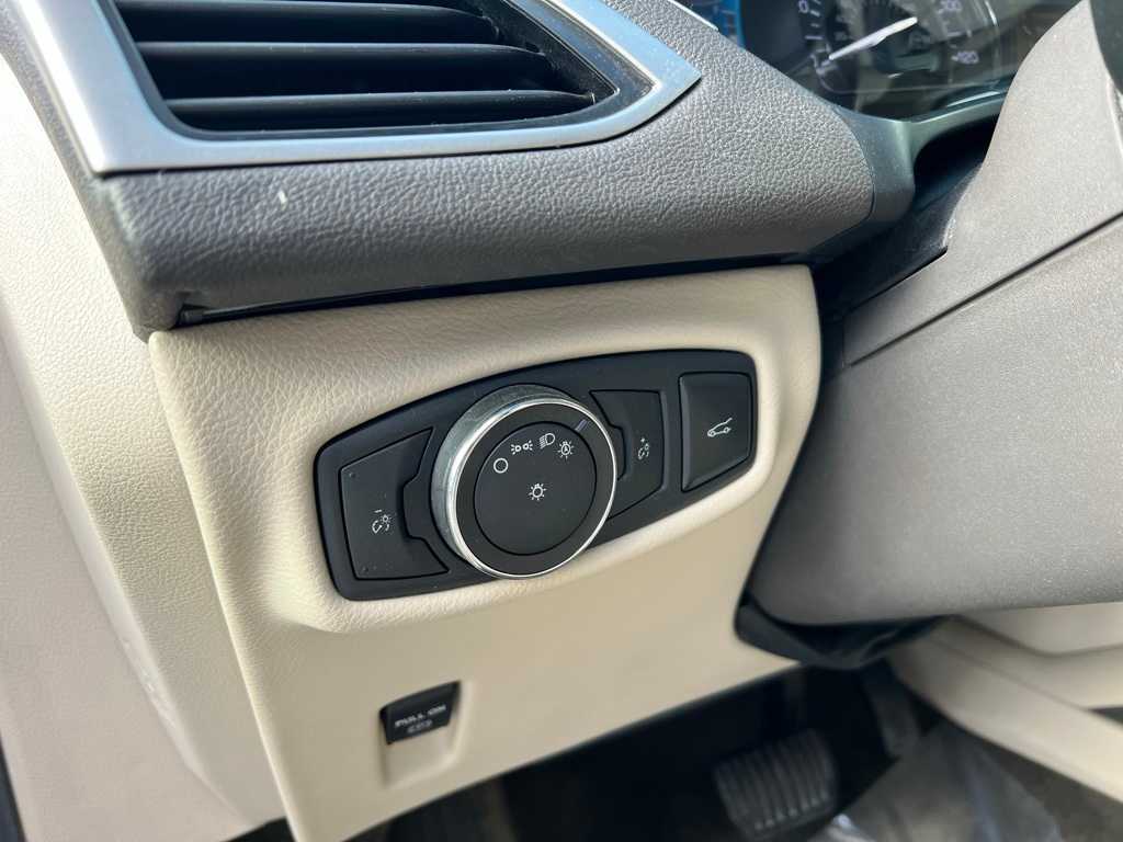 Thumbnail: 2016 Lincoln MKZ - 14