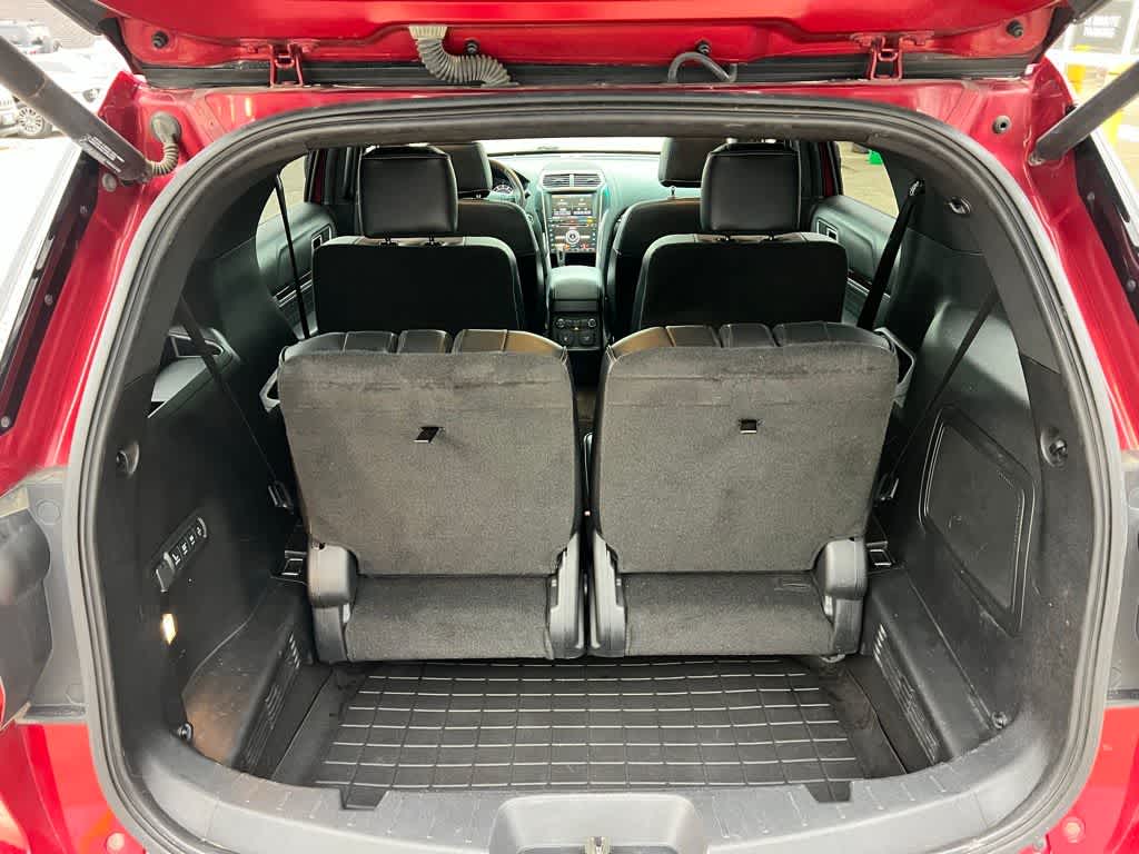 Thumbnail: 2016 Ford Explorer - 32