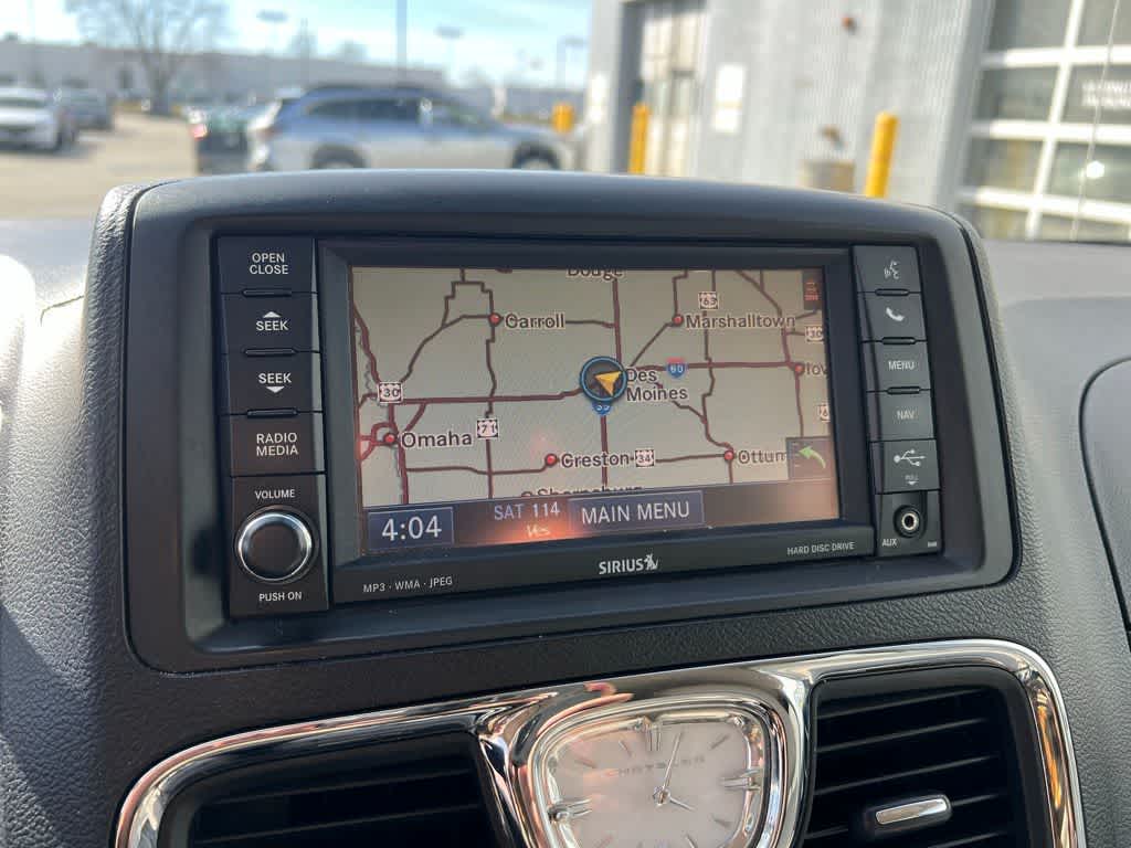 Thumbnail: 2012 Chrysler Town & Country - 34