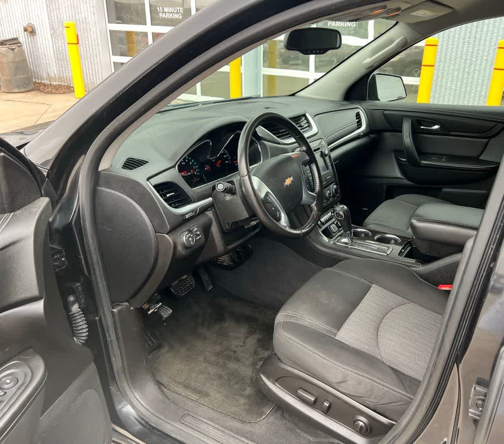 Thumbnail: 2015 Chevrolet Traverse - 2