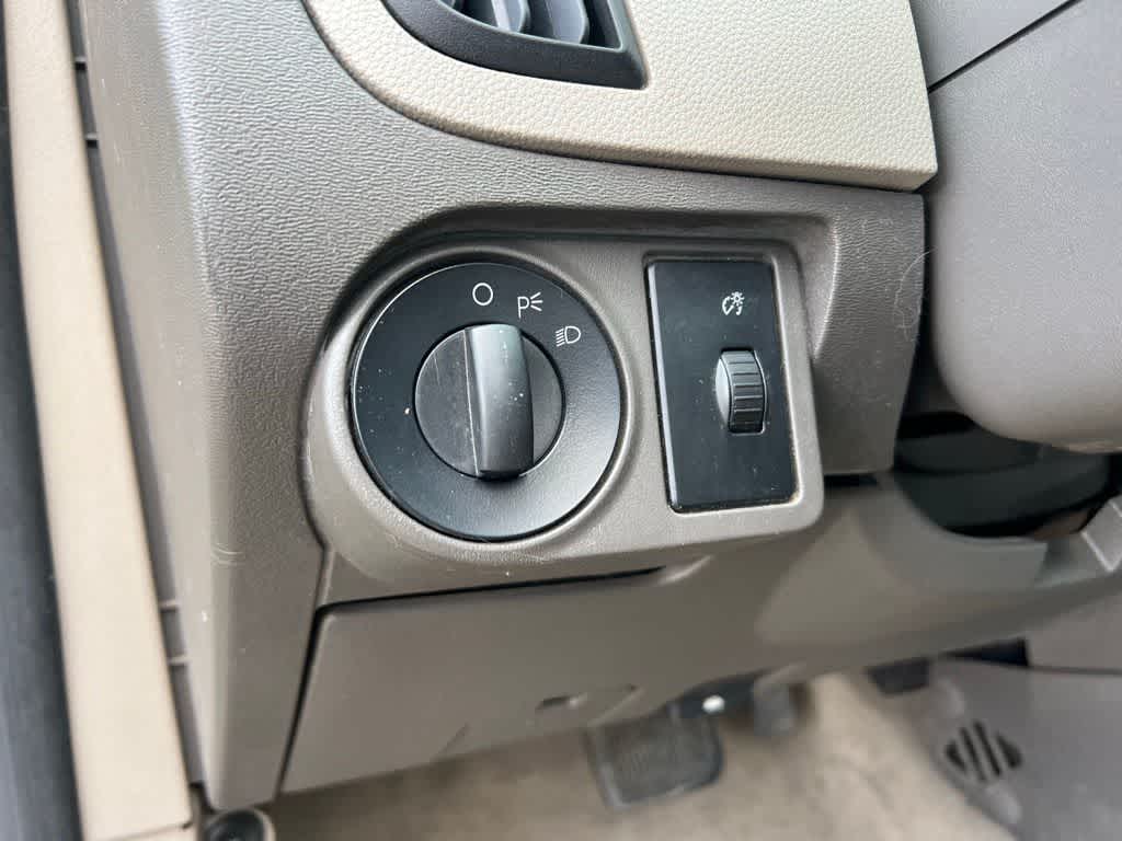 Thumbnail: 2010 Ford Focus - 16