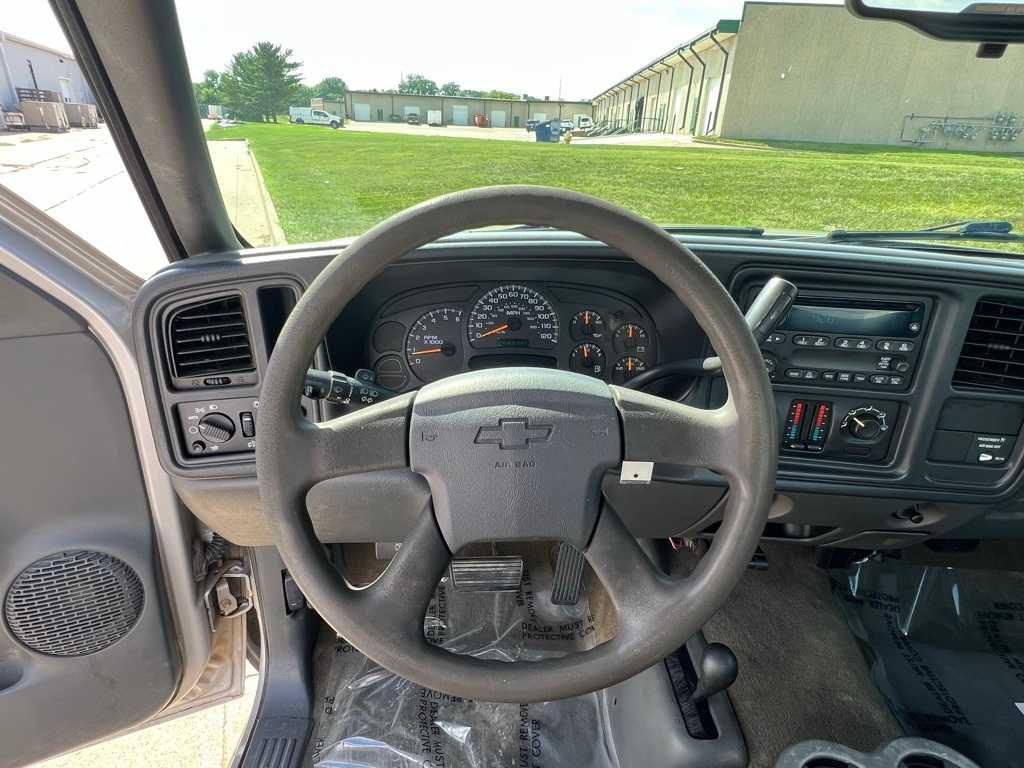 Thumbnail: 2004 Chevrolet Silverado 1500 - 24