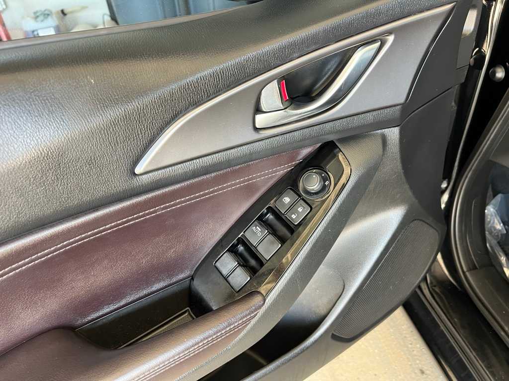 Thumbnail: 2017 Mazda Mazda3 - 17