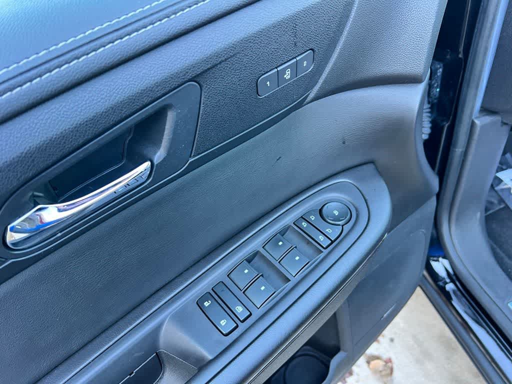 Thumbnail: 2017 Chevrolet Traverse - 16