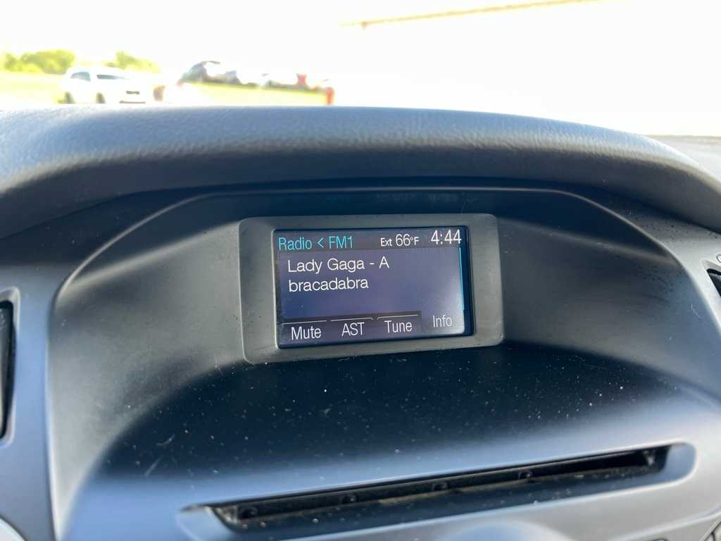 2012 Ford Focus SE 22