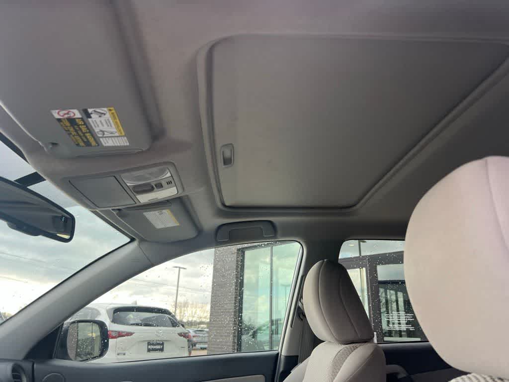 Thumbnail: 2012 Toyota RAV4 - 33