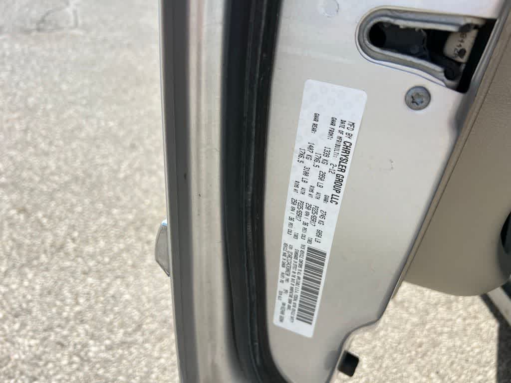 Thumbnail: 2012 Chrysler Town & Country - 41