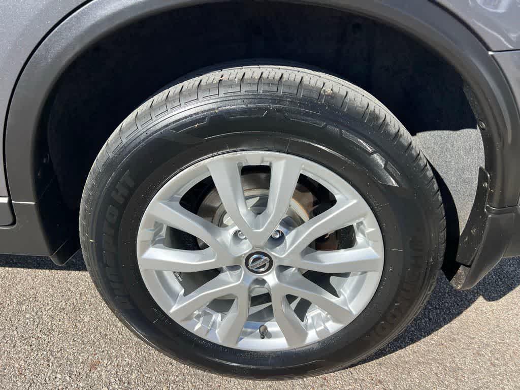 Thumbnail: 2018 Nissan Rogue - 10