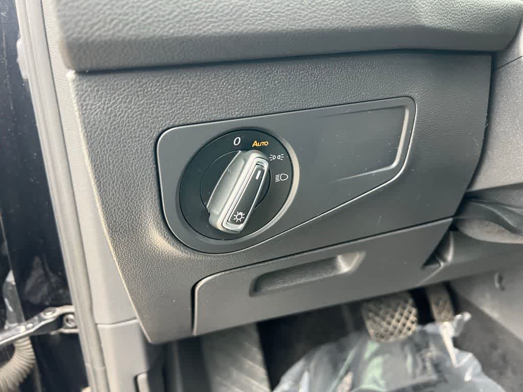 Thumbnail: 2021 Volkswagen Tiguan - 14