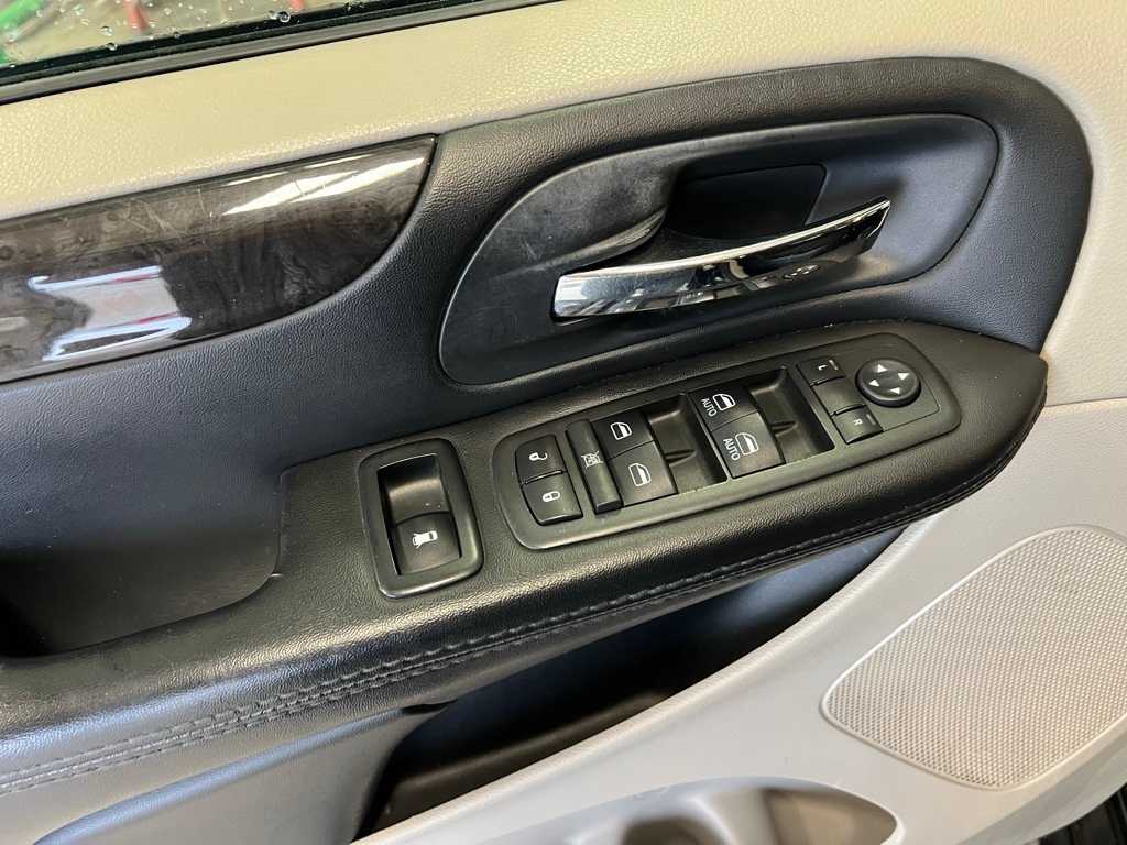 Thumbnail: 2018 Dodge Grand Caravan - 13