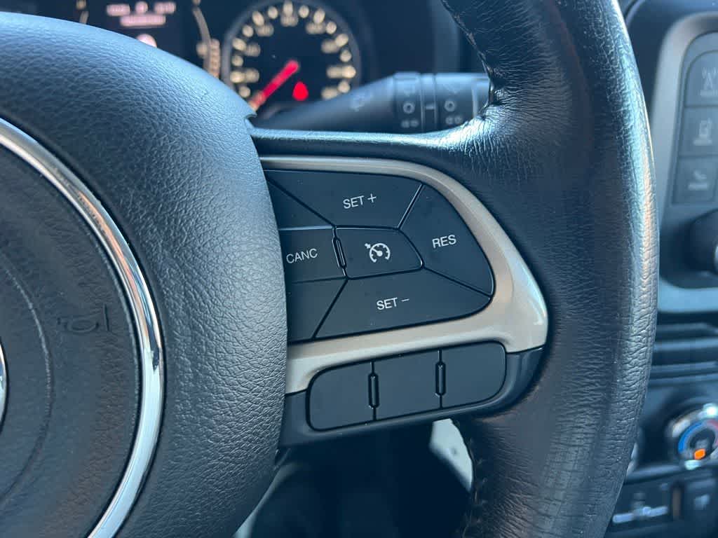 Thumbnail: 2015 Jeep Renegade - 22