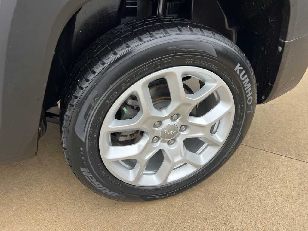 Thumbnail: 2018 Jeep Renegade - 12