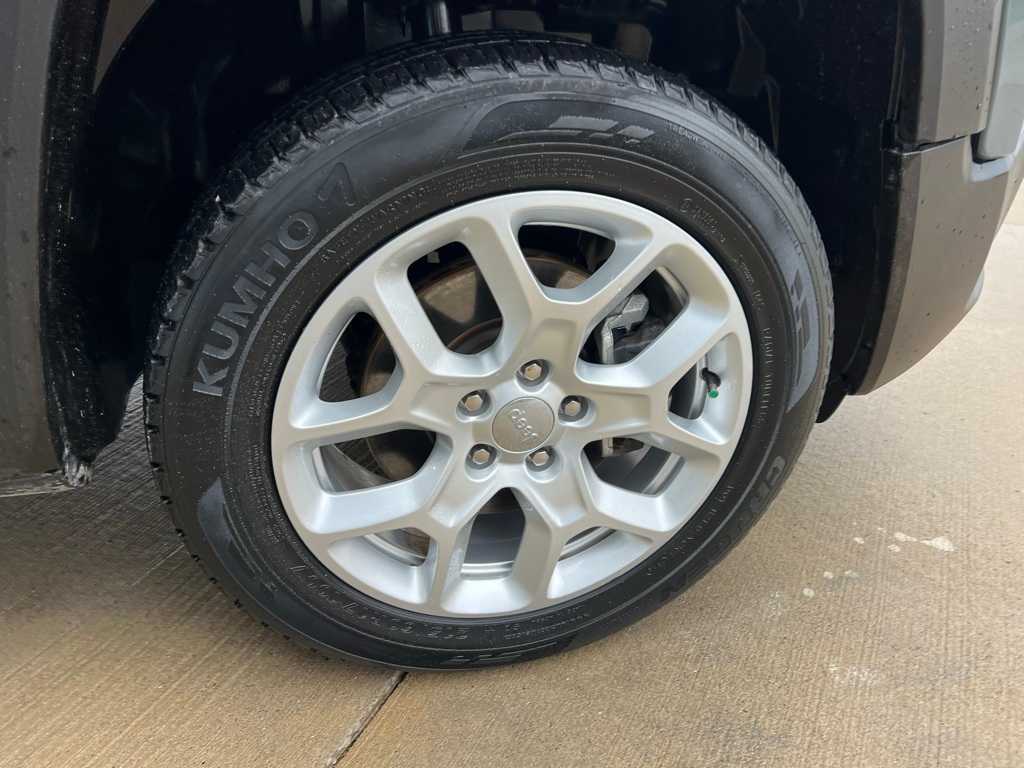 Thumbnail: 2018 Jeep Renegade - 14