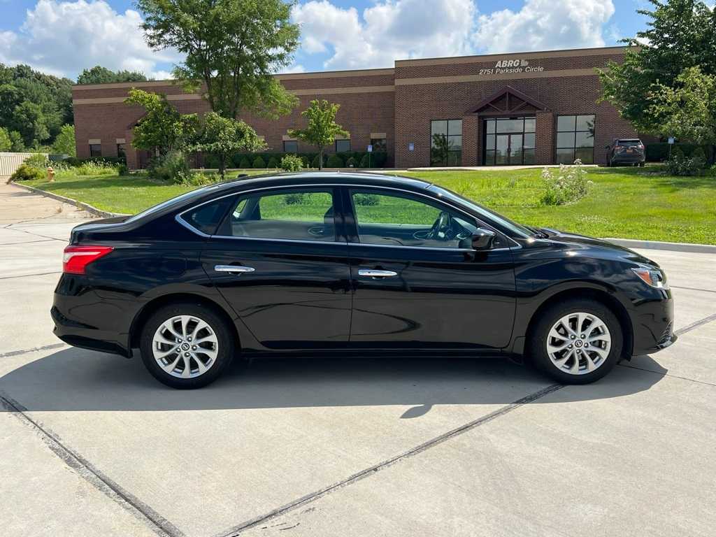 Thumbnail: 2016 Nissan Sentra - 8