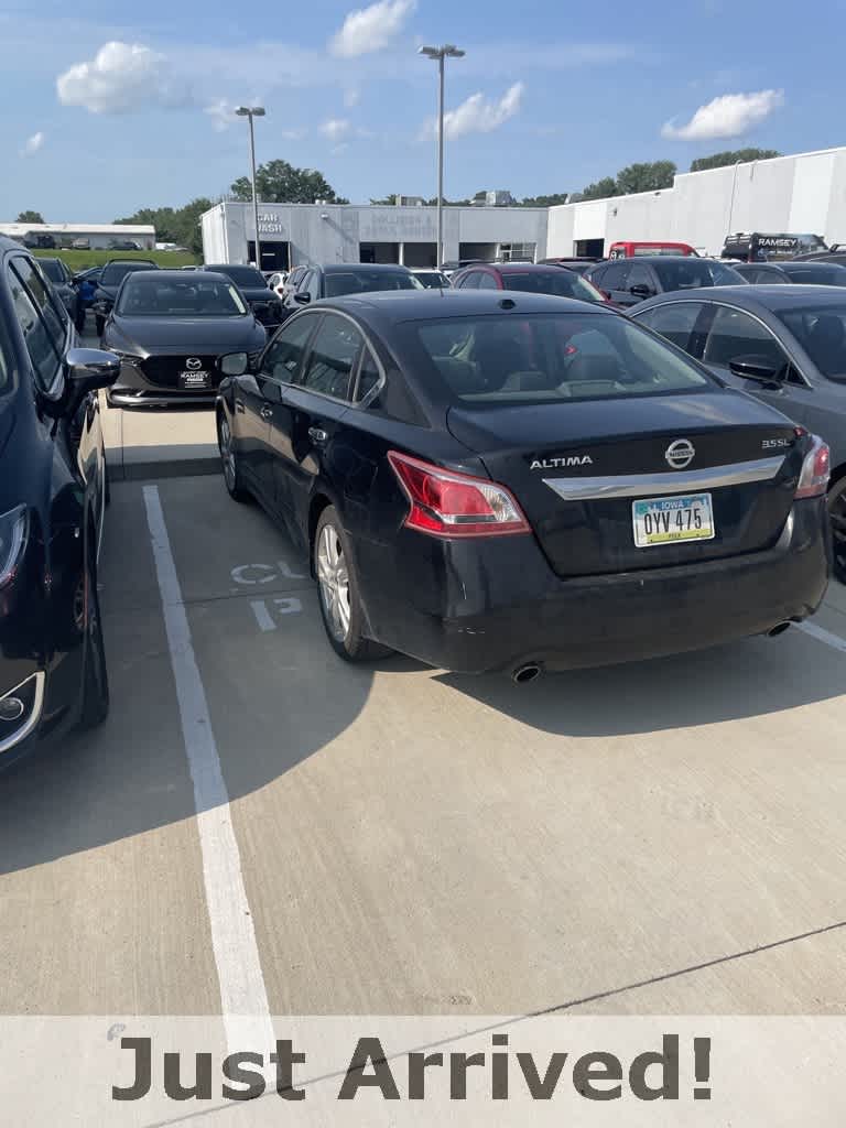 Thumbnail: 2013 Nissan Altima - 4