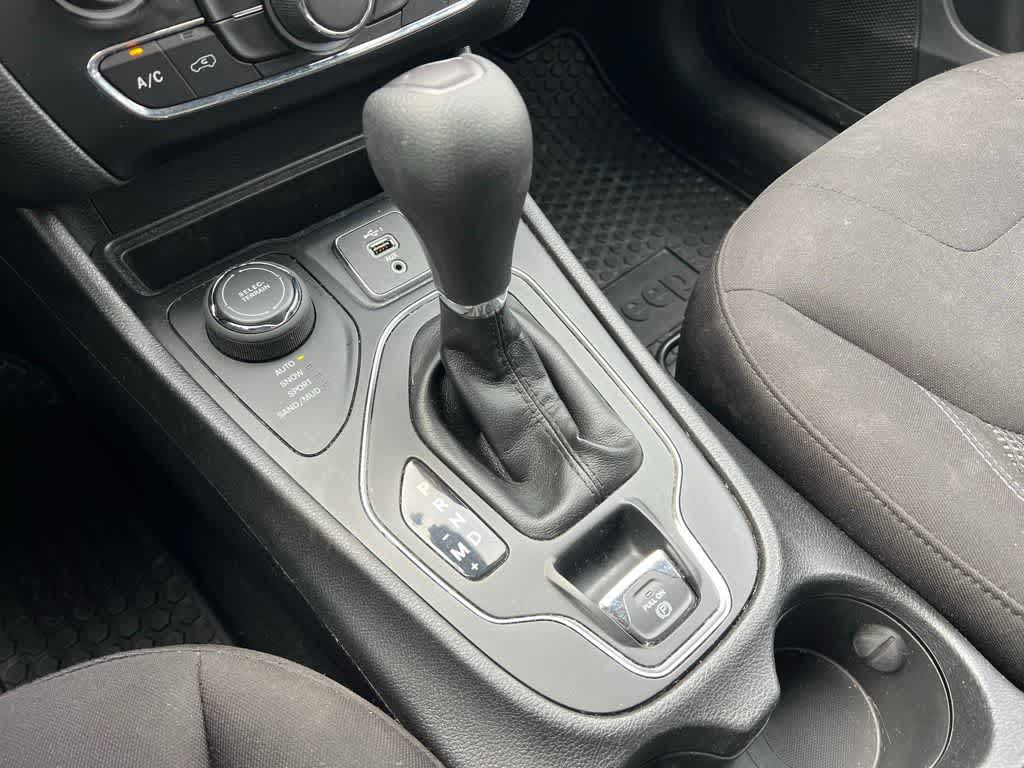 Thumbnail: 2019 Jeep Cherokee - 26